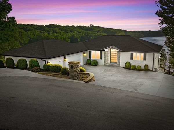 401 Pollard Cir , Cadiz, KY 42211