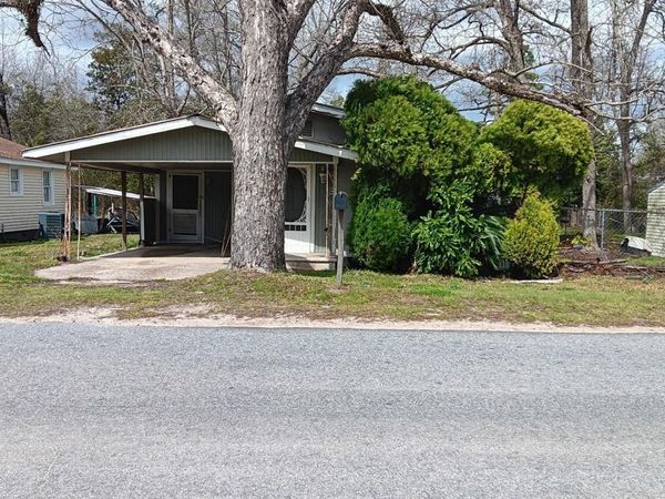 1352 Watts Avenue , Chipley, FL 32428