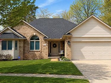 34921 Eberlein Drive, Fraser, MI 48026
