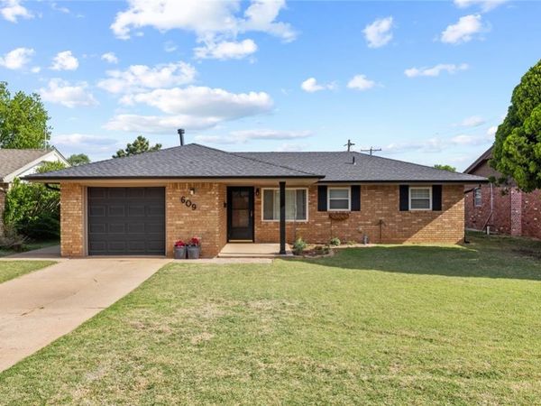 609 W 10th Street, Cordell, OK 73632