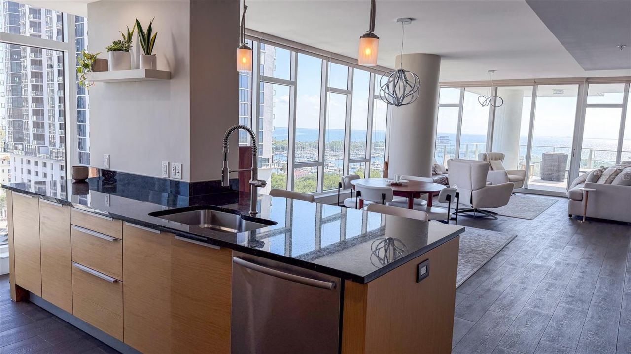 175 1st Street S, Unit 1108, Saint Petersburg, FL 33701 Photo