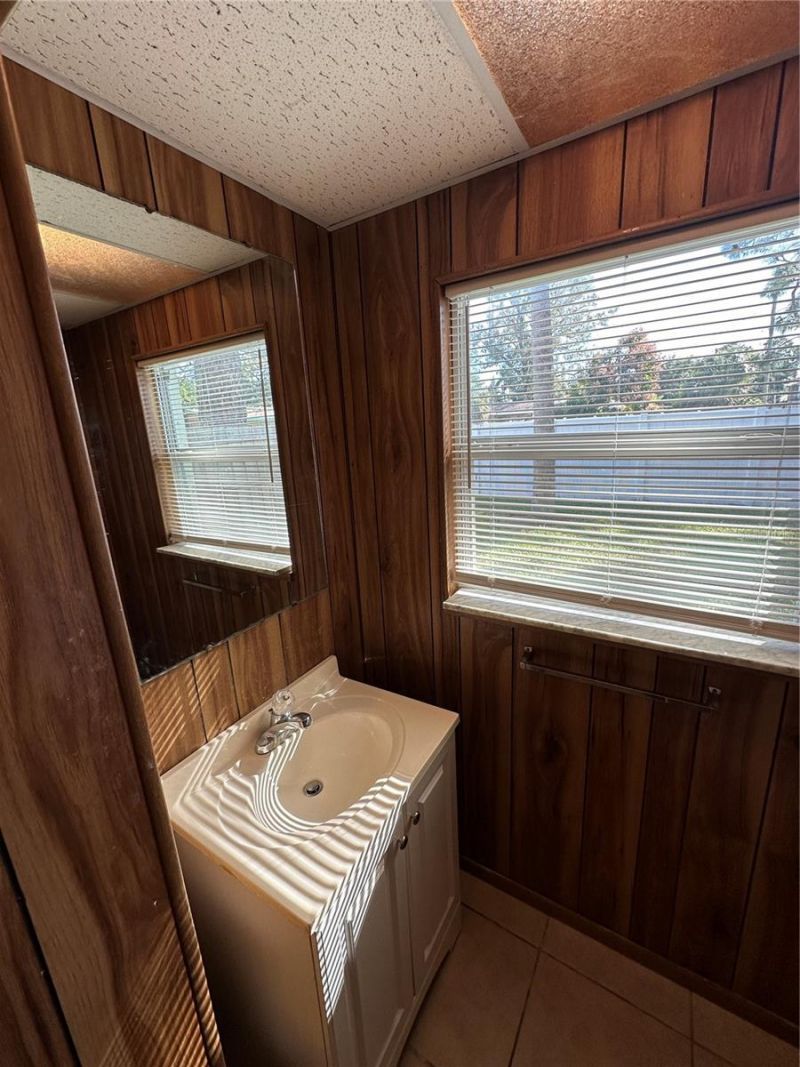 2002 20th Street W, Unit B, Bradenton, FL 34205 Photo