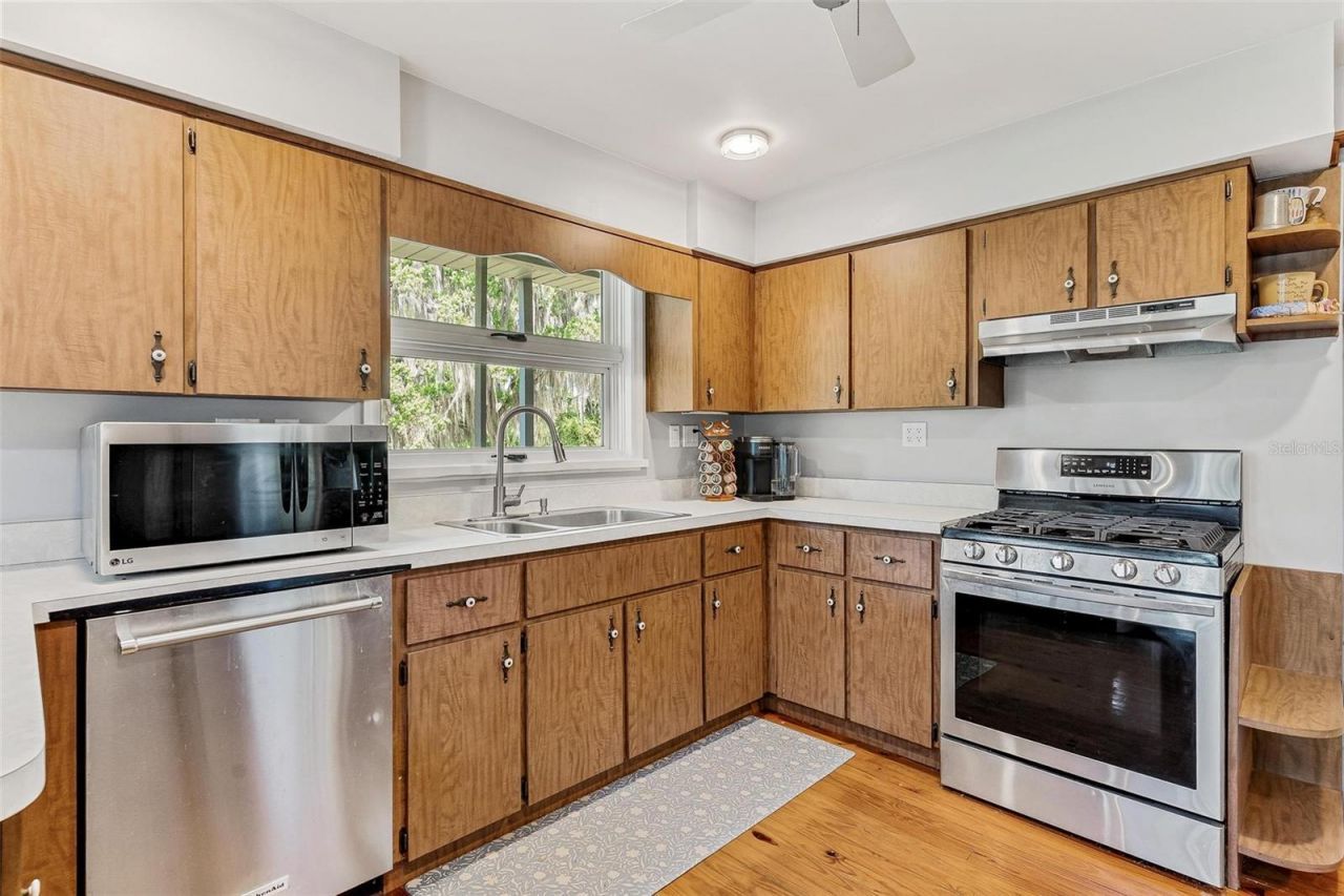 7373 Circle Drive, Lady Lake, FL 32159 Photo