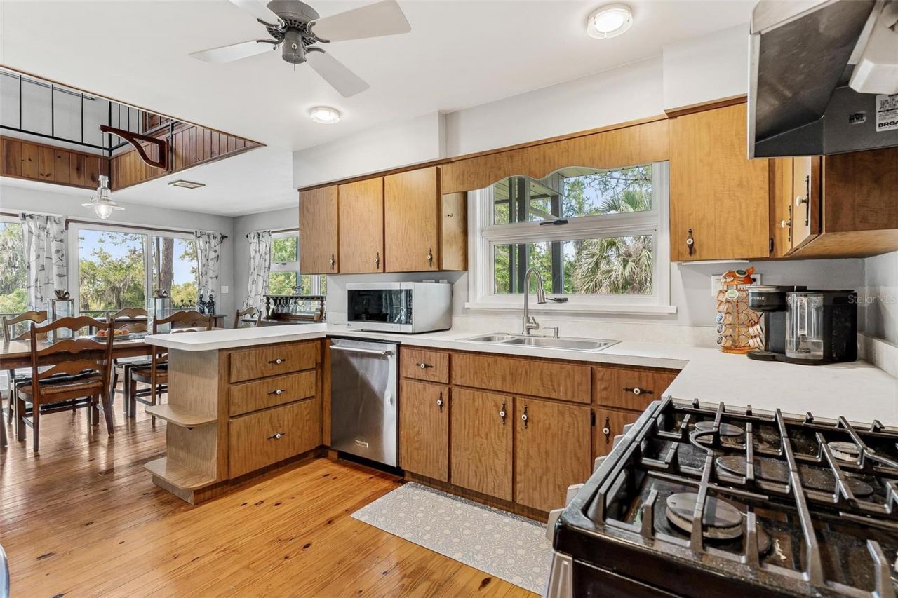 7373 Circle Drive, Lady Lake, FL 32159 Photo