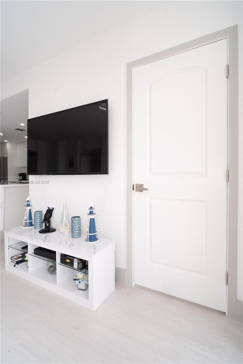 19707 Turnberry Way , Unit 18C, Aventura, FL 33180 Photo