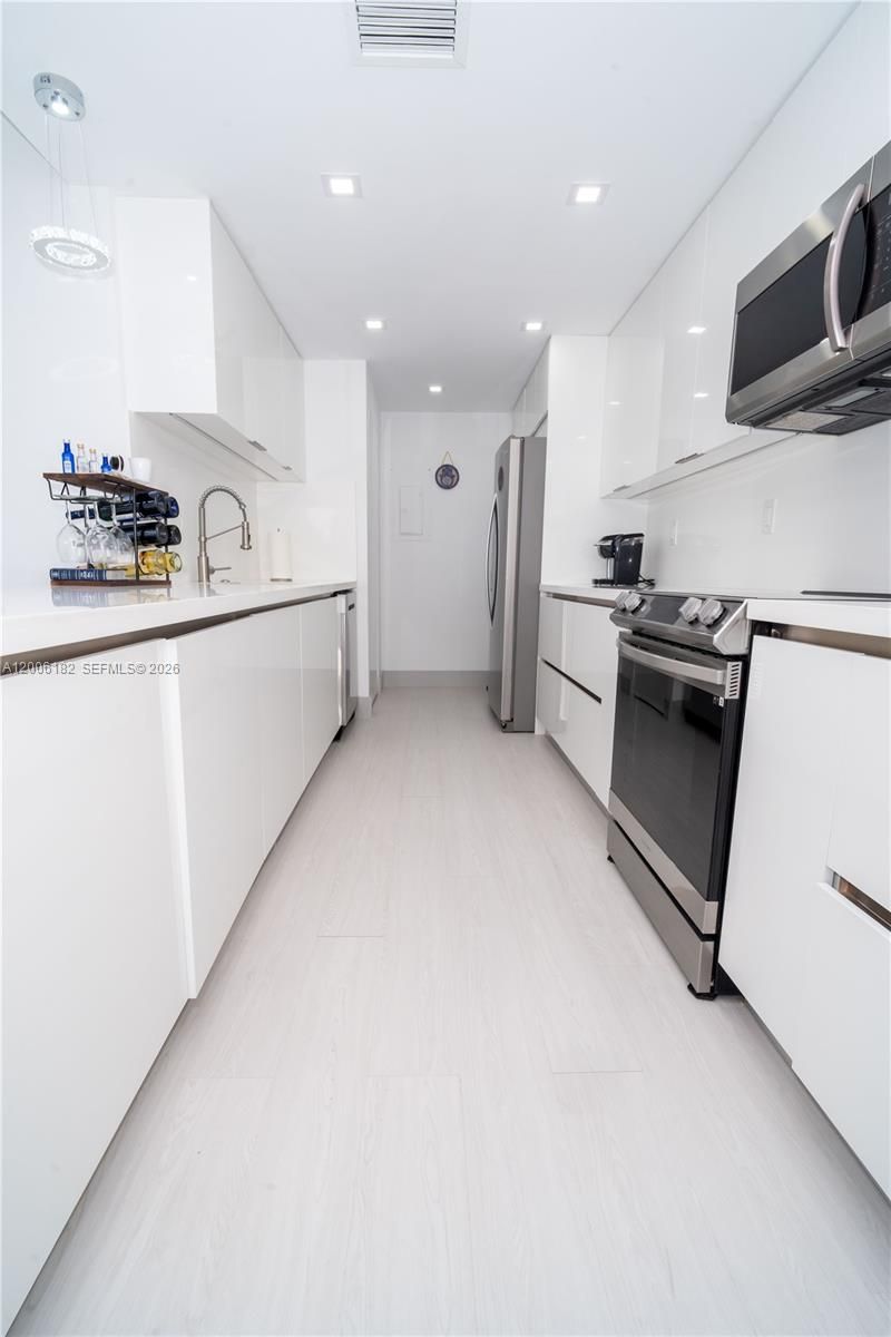 19707 Turnberry Way , Unit 18C, Aventura, FL 33180 Photo