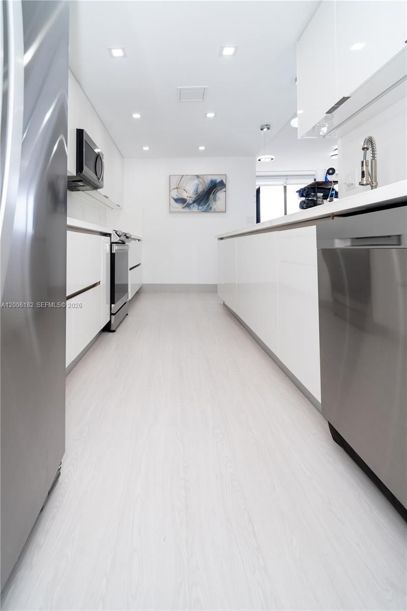 19707 Turnberry Way , Unit 18C, Aventura, FL 33180 Photo