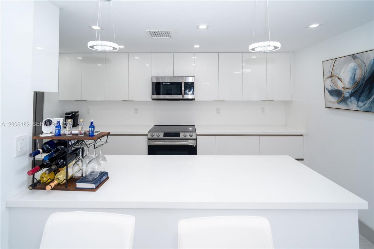 19707 Turnberry Way , Unit 18C, Aventura, FL 33180 Photo