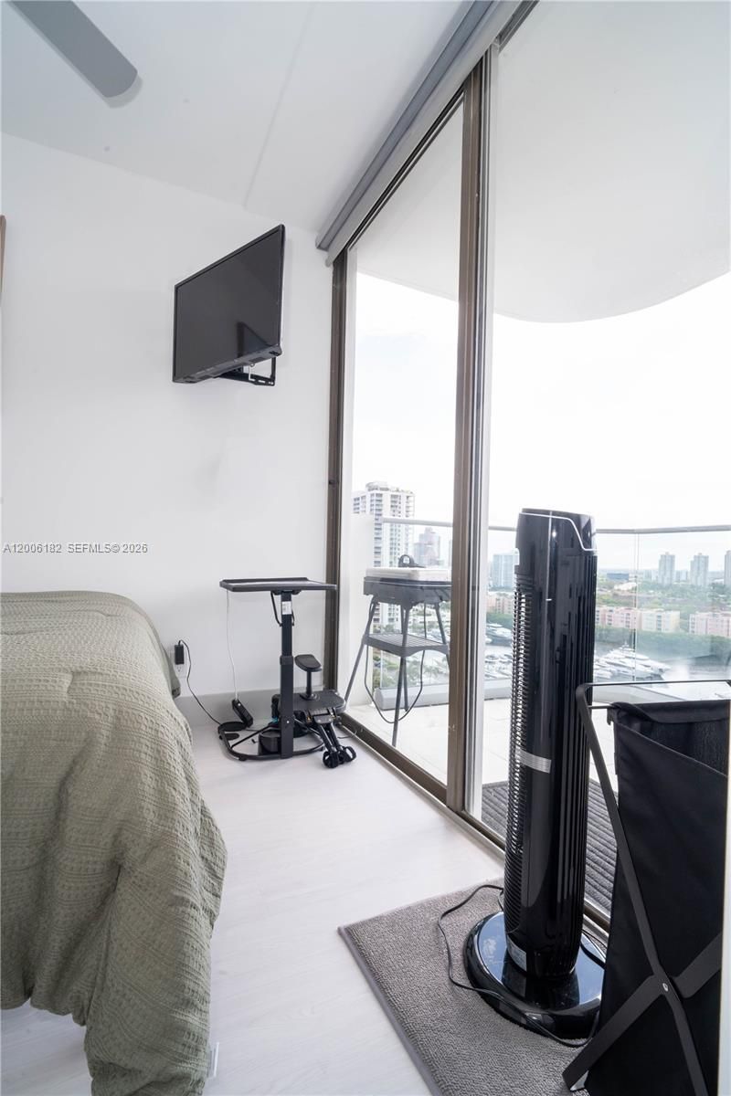 19707 Turnberry Way , Unit 18C, Aventura, FL 33180 Photo