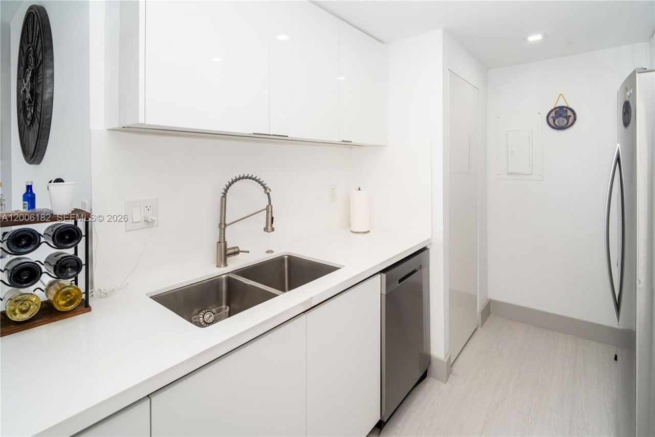 19707 Turnberry Way , Unit 18C, Aventura, FL 33180 Photo
