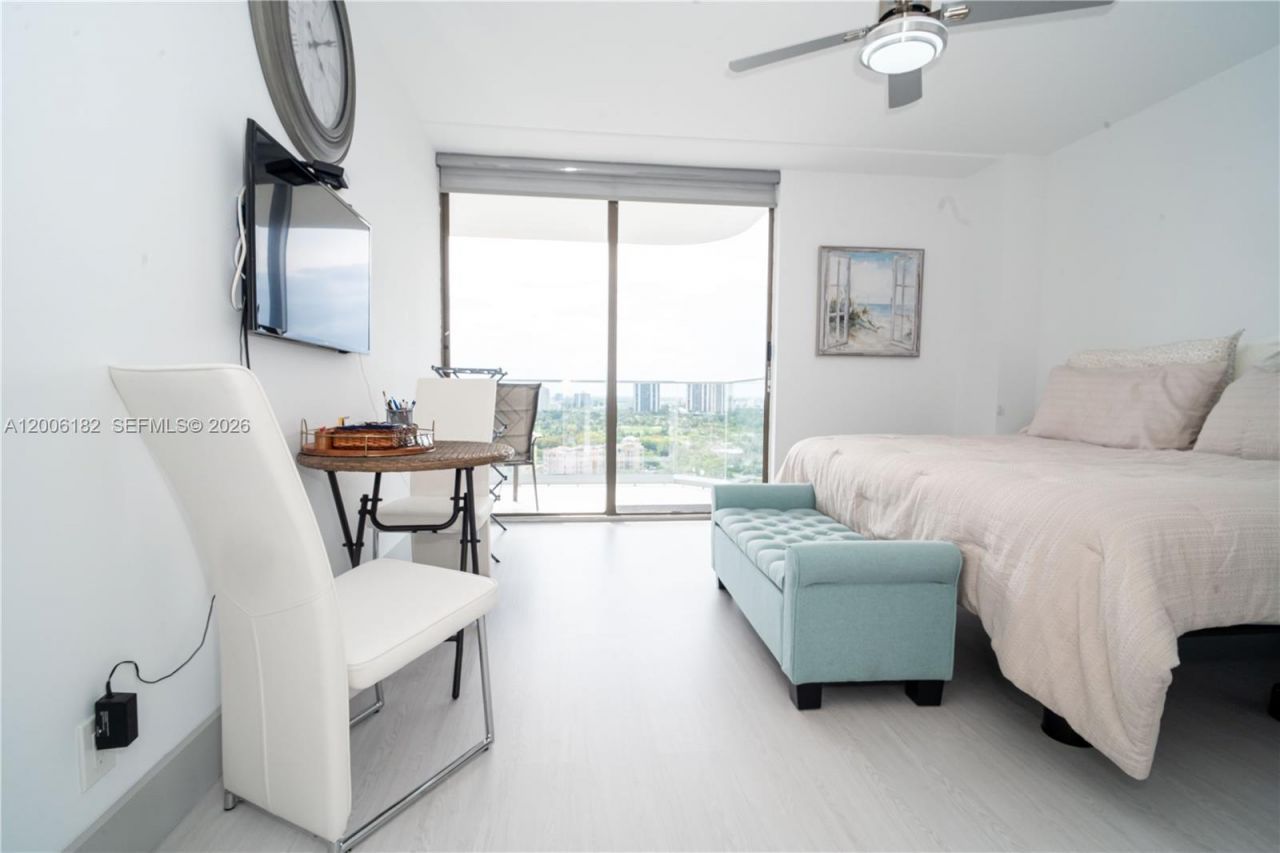 19707 Turnberry Way , Unit 18C, Aventura, FL 33180 Photo