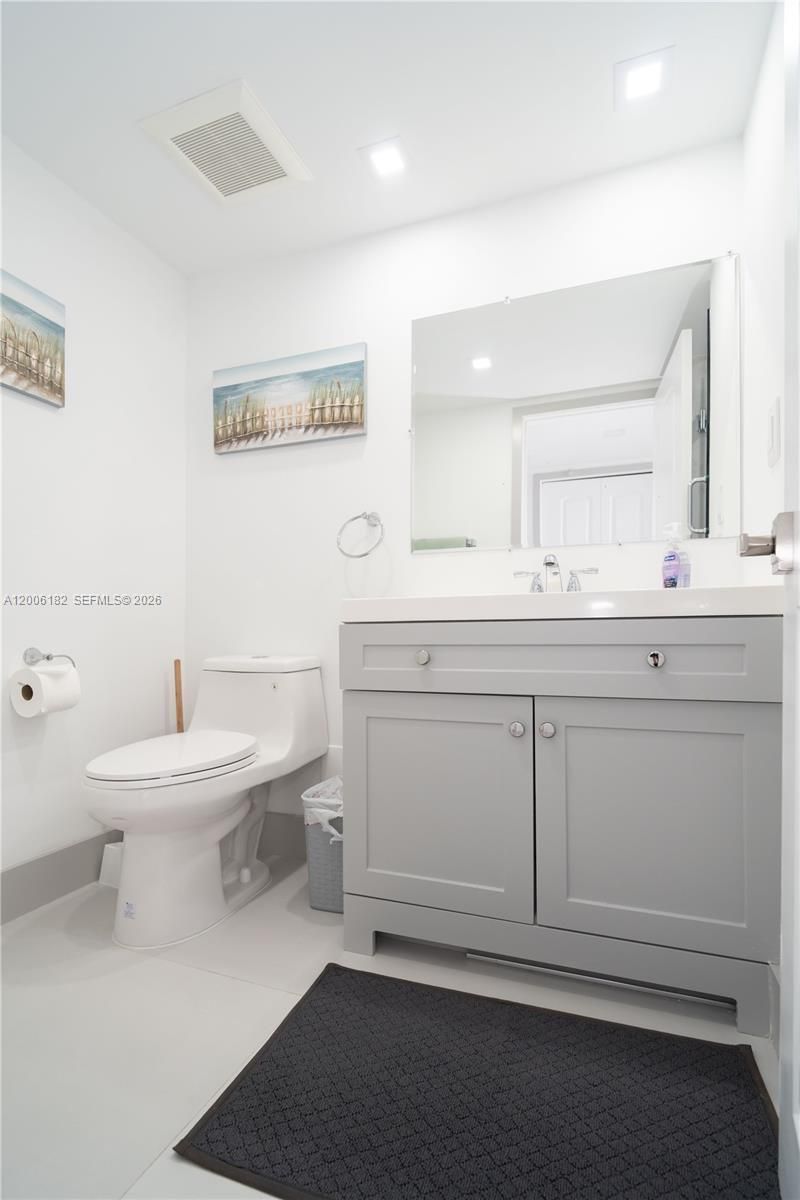 19707 Turnberry Way , Unit 18C, Aventura, FL 33180 Photo