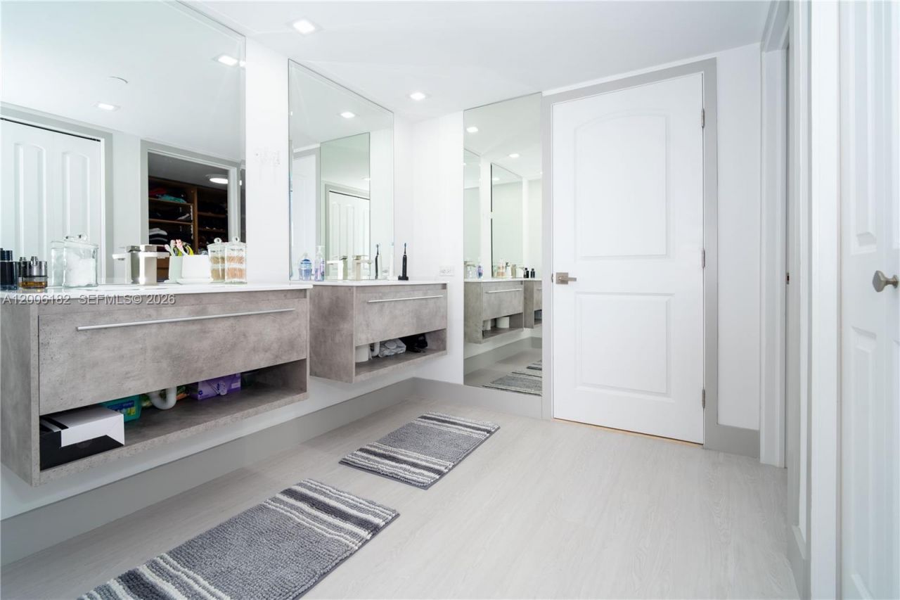 19707 Turnberry Way , Unit 18C, Aventura, FL 33180 Photo