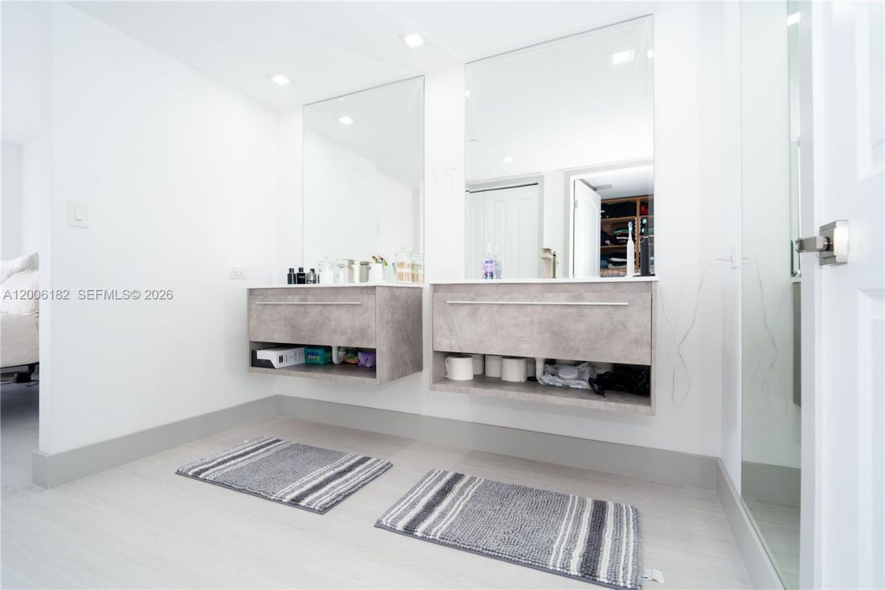 19707 Turnberry Way , Unit 18C, Aventura, FL 33180 Photo