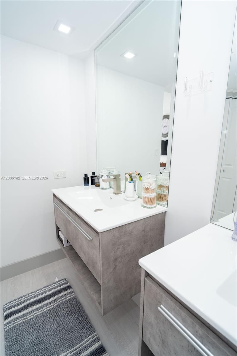 19707 Turnberry Way , Unit 18C, Aventura, FL 33180 Photo