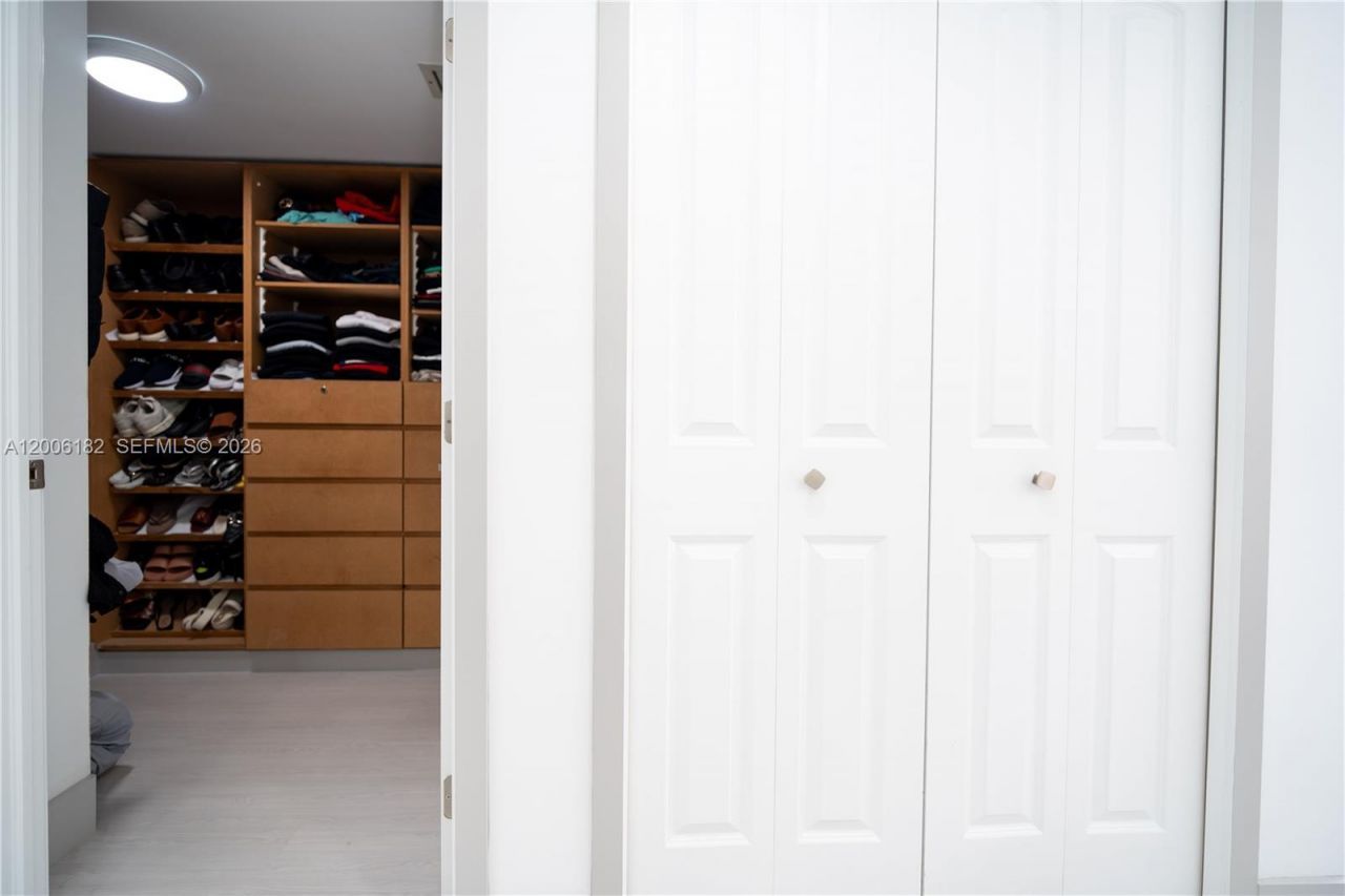 19707 Turnberry Way , Unit 18C, Aventura, FL 33180 Photo