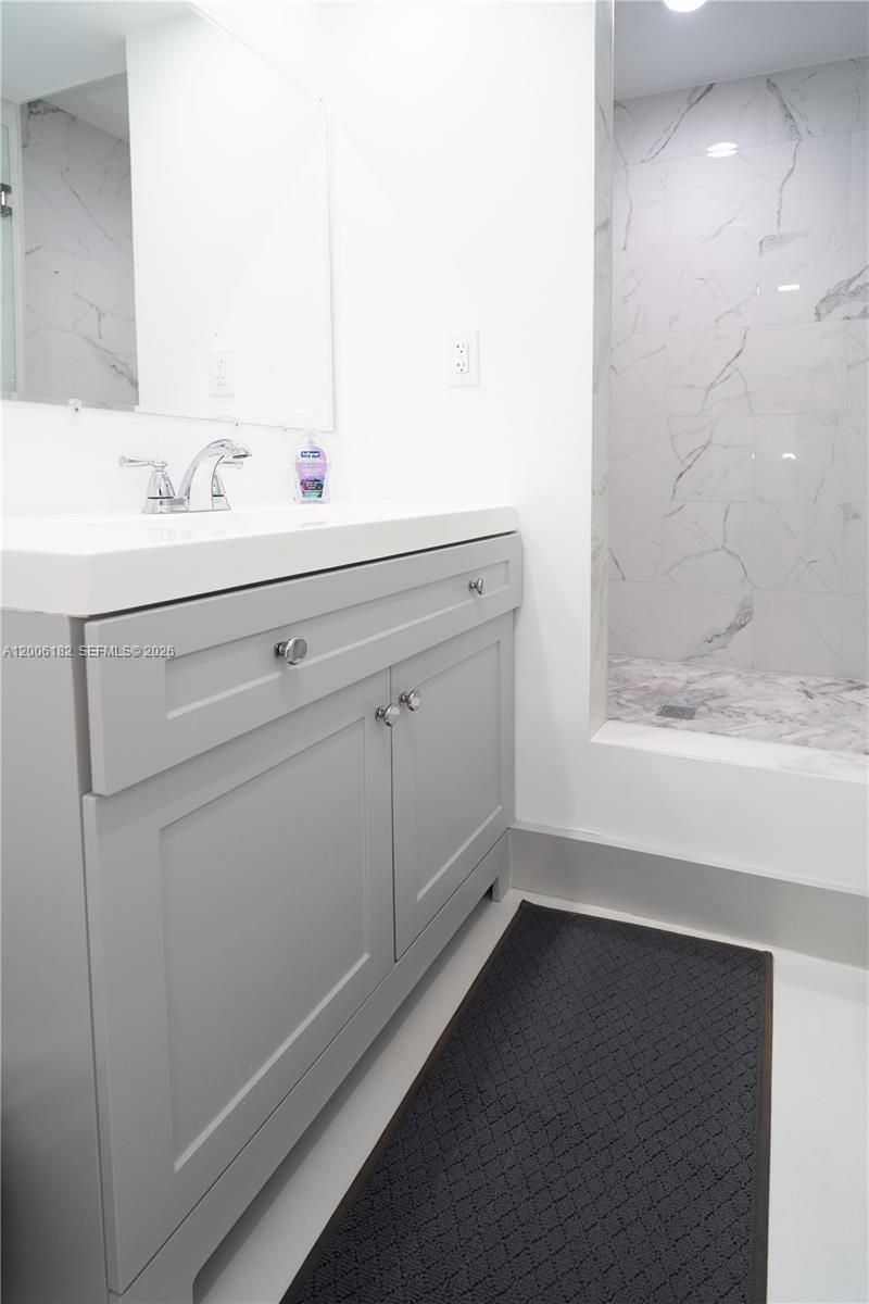 19707 Turnberry Way , Unit 18C, Aventura, FL 33180 Photo