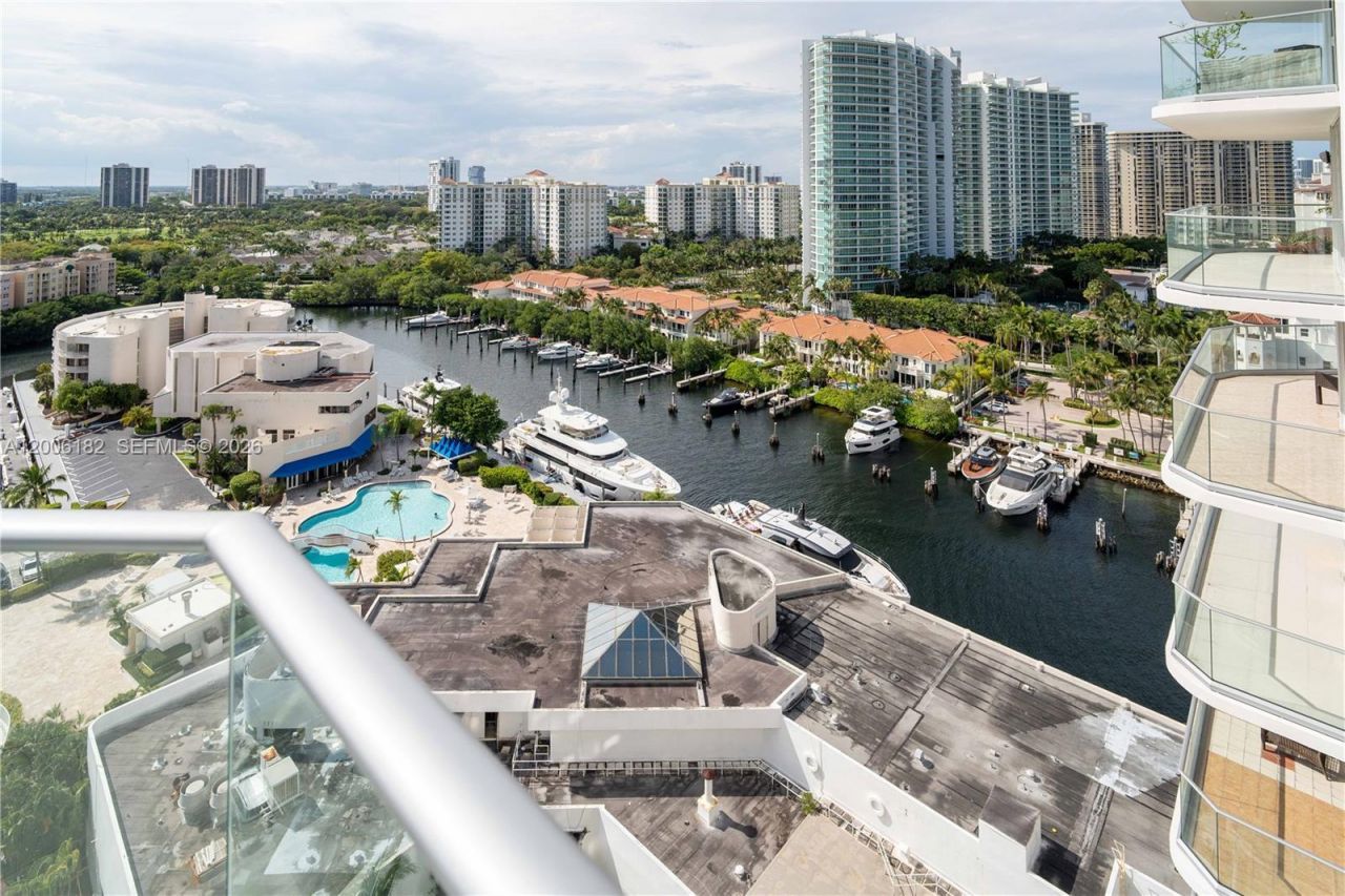 19707 Turnberry Way , Unit 18C, Aventura, FL 33180 Photo