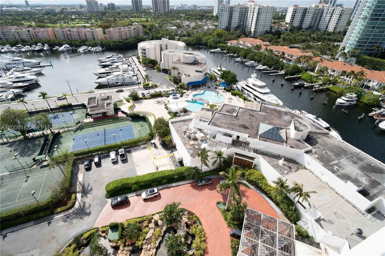 19707 Turnberry Way , Unit 18C, Aventura, FL 33180 Photo