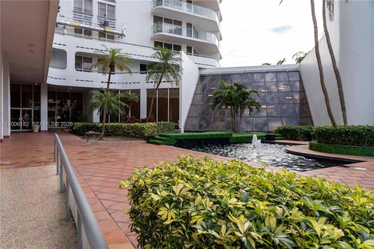 19707 Turnberry Way , Unit 18C, Aventura, FL 33180 Photo