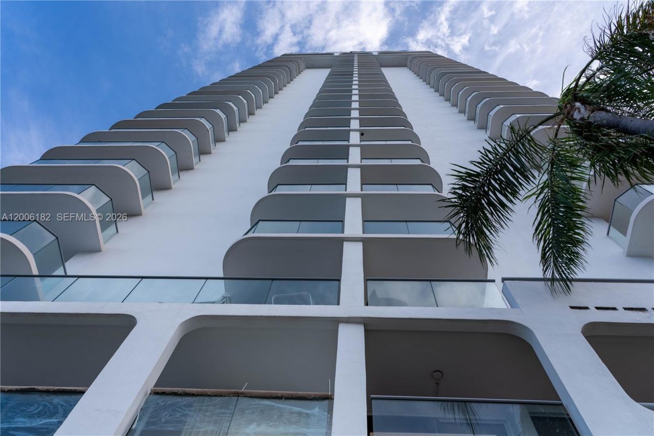 19707 Turnberry Way , Unit 18C, Aventura, FL 33180 Photo