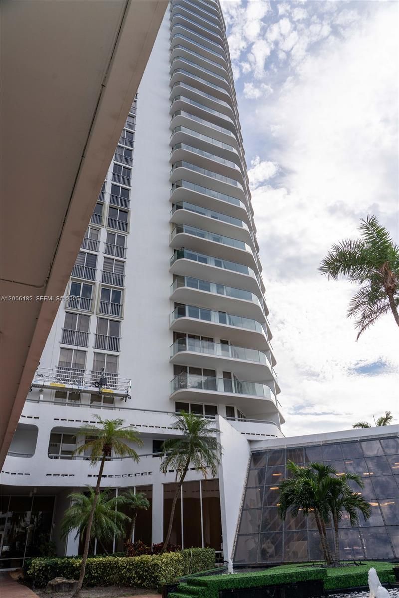 19707 Turnberry Way , Unit 18C, Aventura, FL 33180 Photo