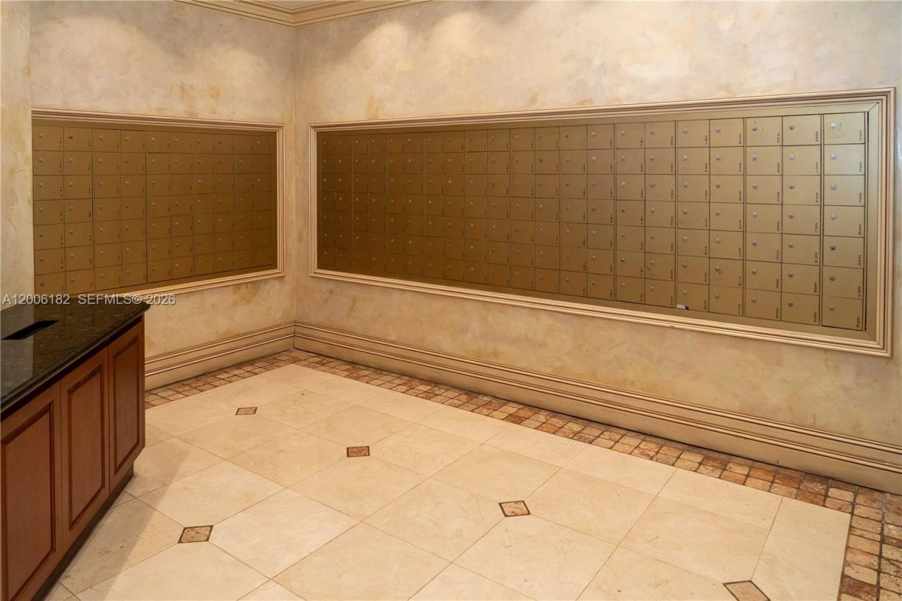 19707 Turnberry Way , Unit 18C, Aventura, FL 33180 Photo