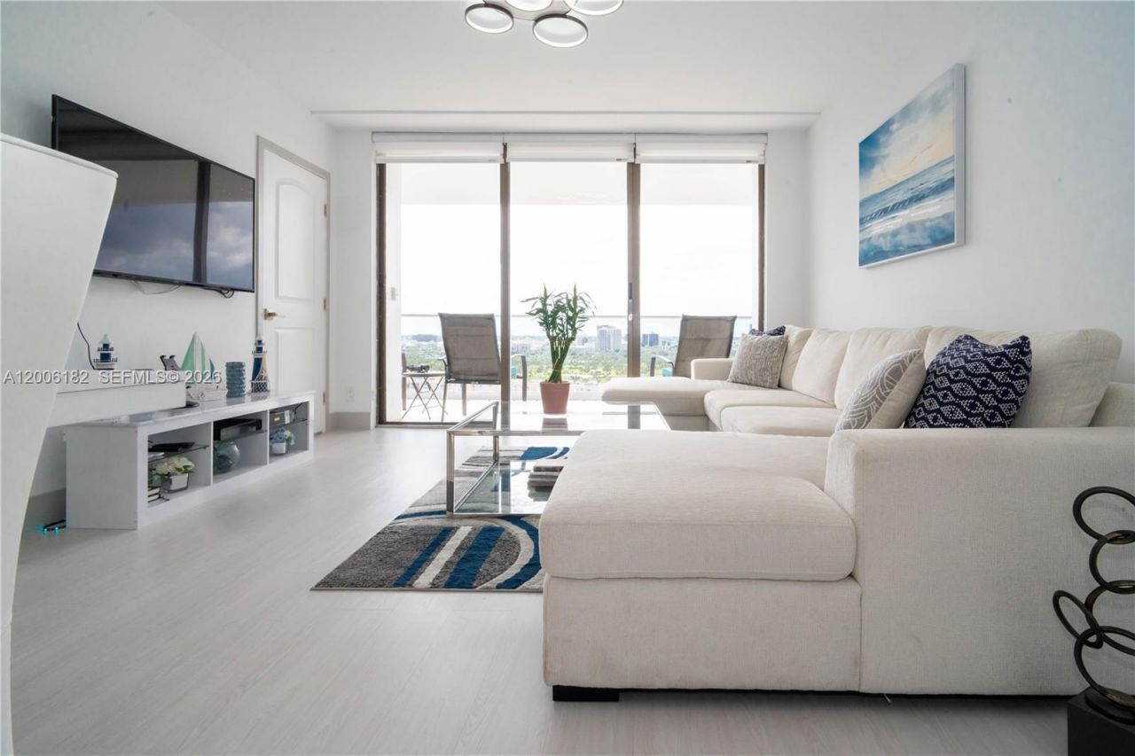 19707 Turnberry Way , Unit 18C, Aventura, FL 33180 Photo