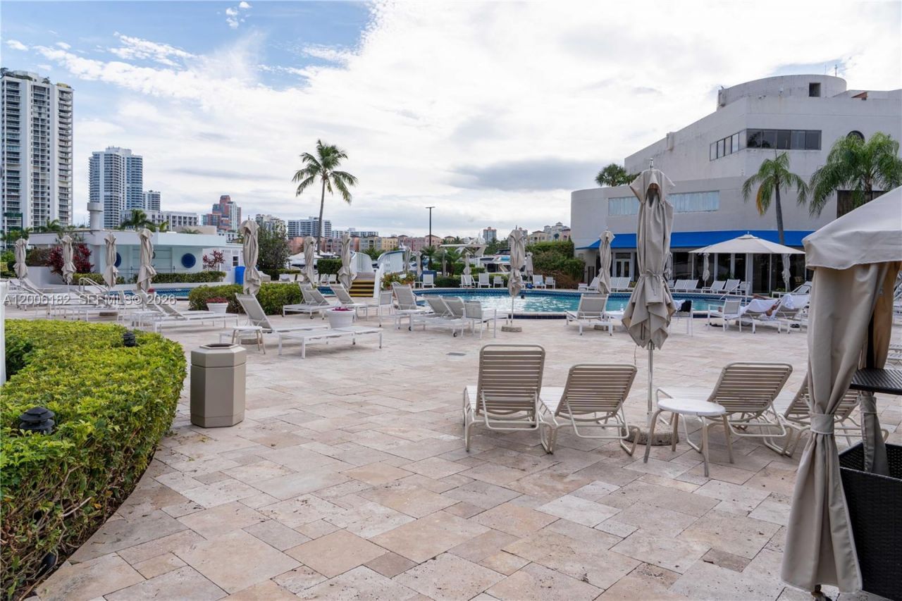 19707 Turnberry Way , Unit 18C, Aventura, FL 33180 Photo