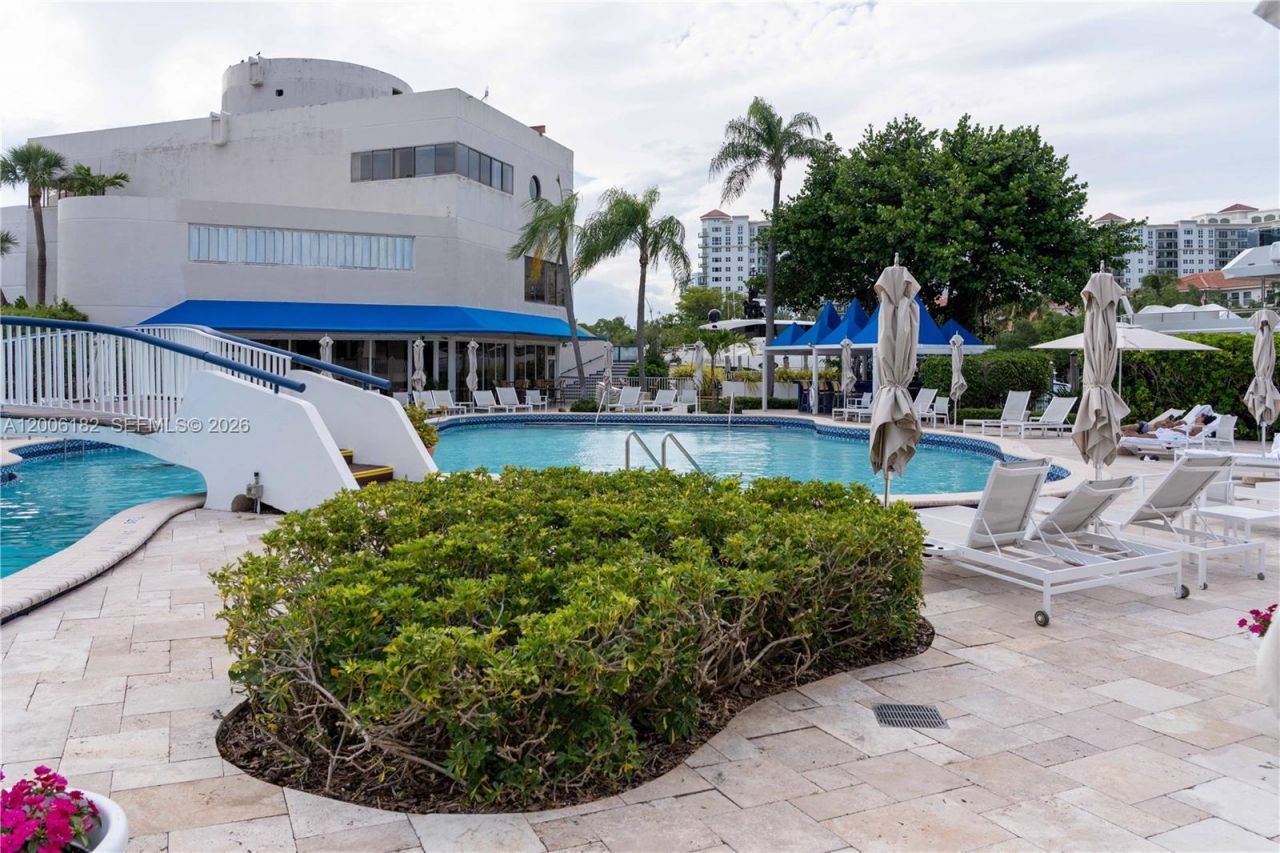 19707 Turnberry Way , Unit 18C, Aventura, FL 33180 Photo
