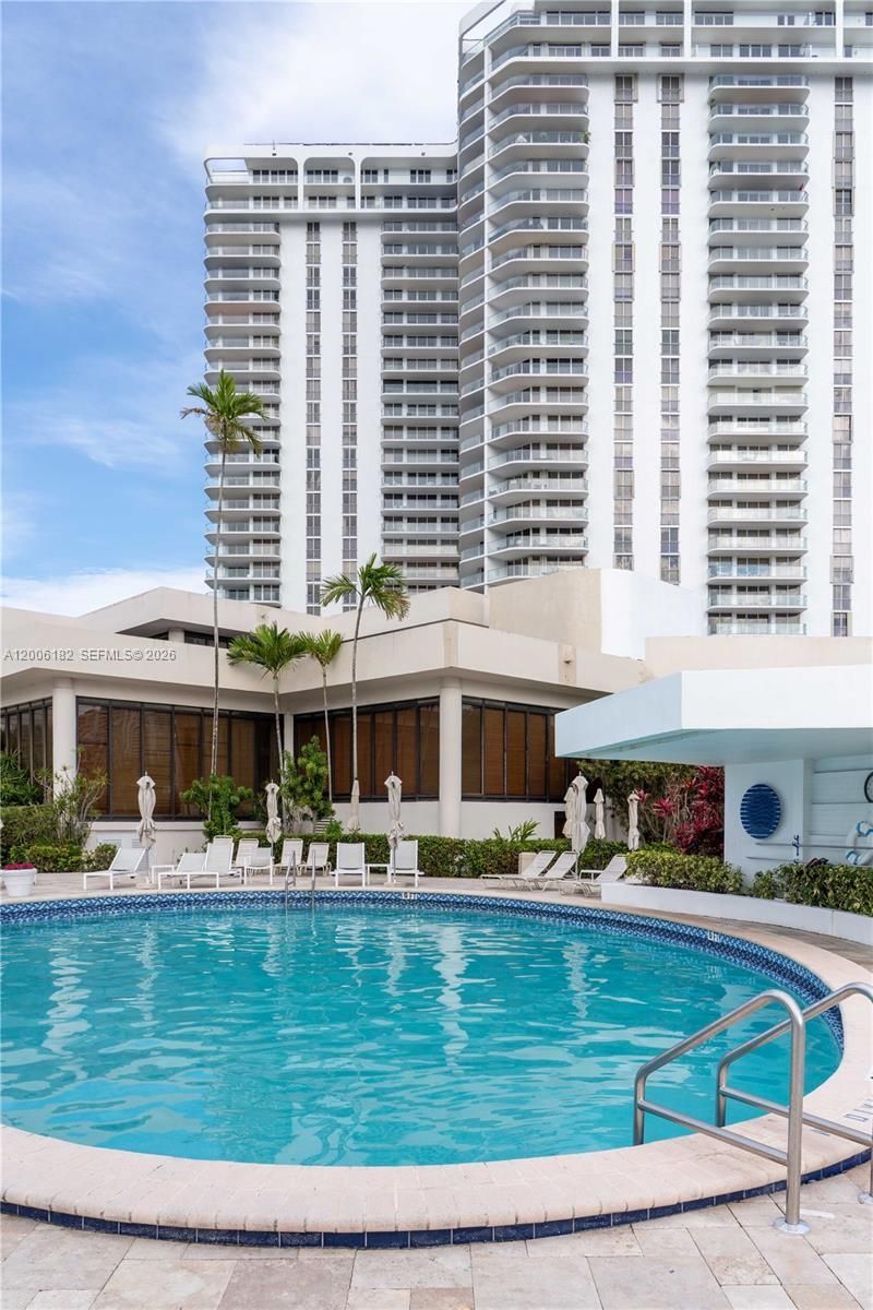 19707 Turnberry Way , Unit 18C, Aventura, FL 33180 Photo