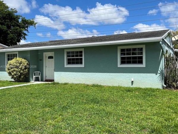 7471 SW 1st St , Margate, FL 33068