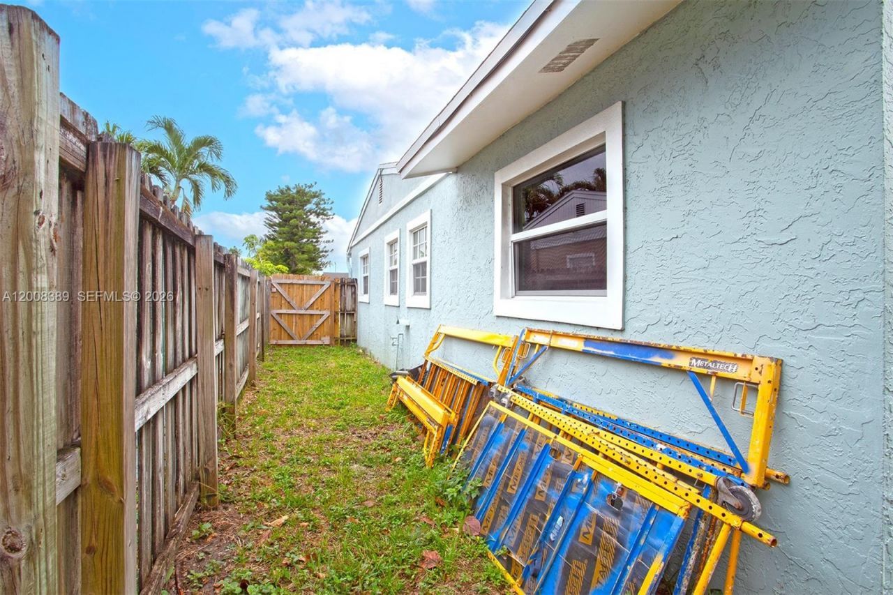 7471 SW 1st St, Margate, FL 33068 Photo