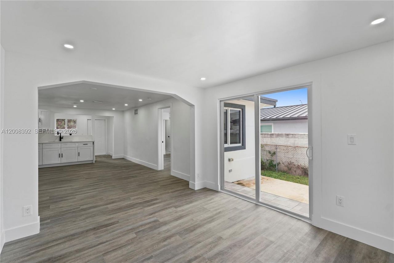 5658 SW 1st St , Miami, FL 33134 Photo