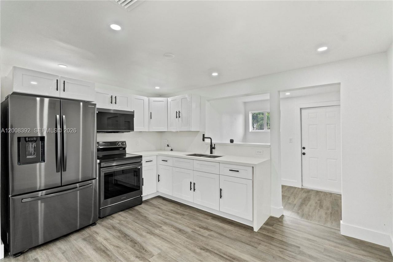 5658 SW 1st St , Miami, FL 33134 Photo