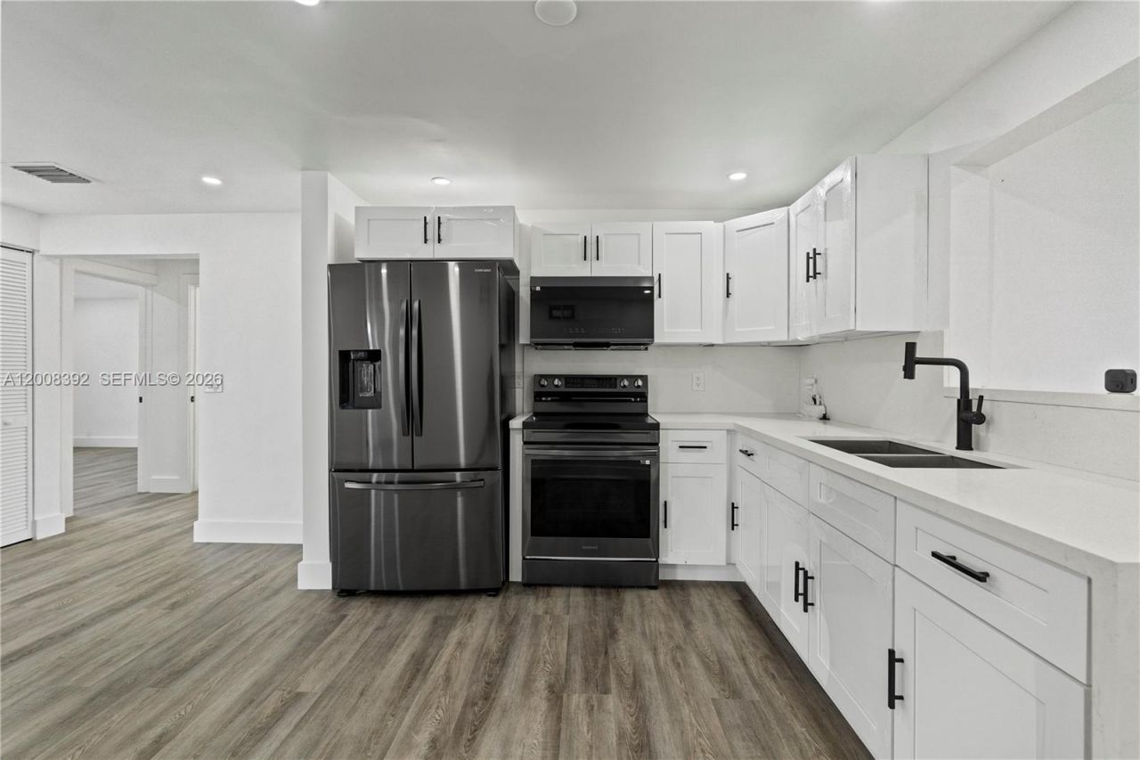 5658 SW 1st St , Miami, FL 33134 Photo