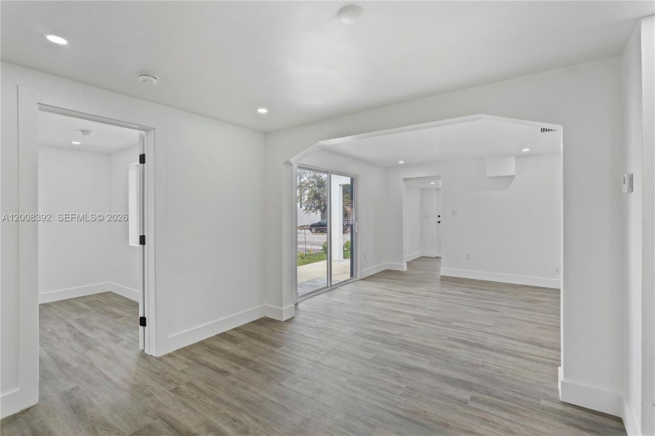 5658 SW 1st St , Miami, FL 33134 Photo