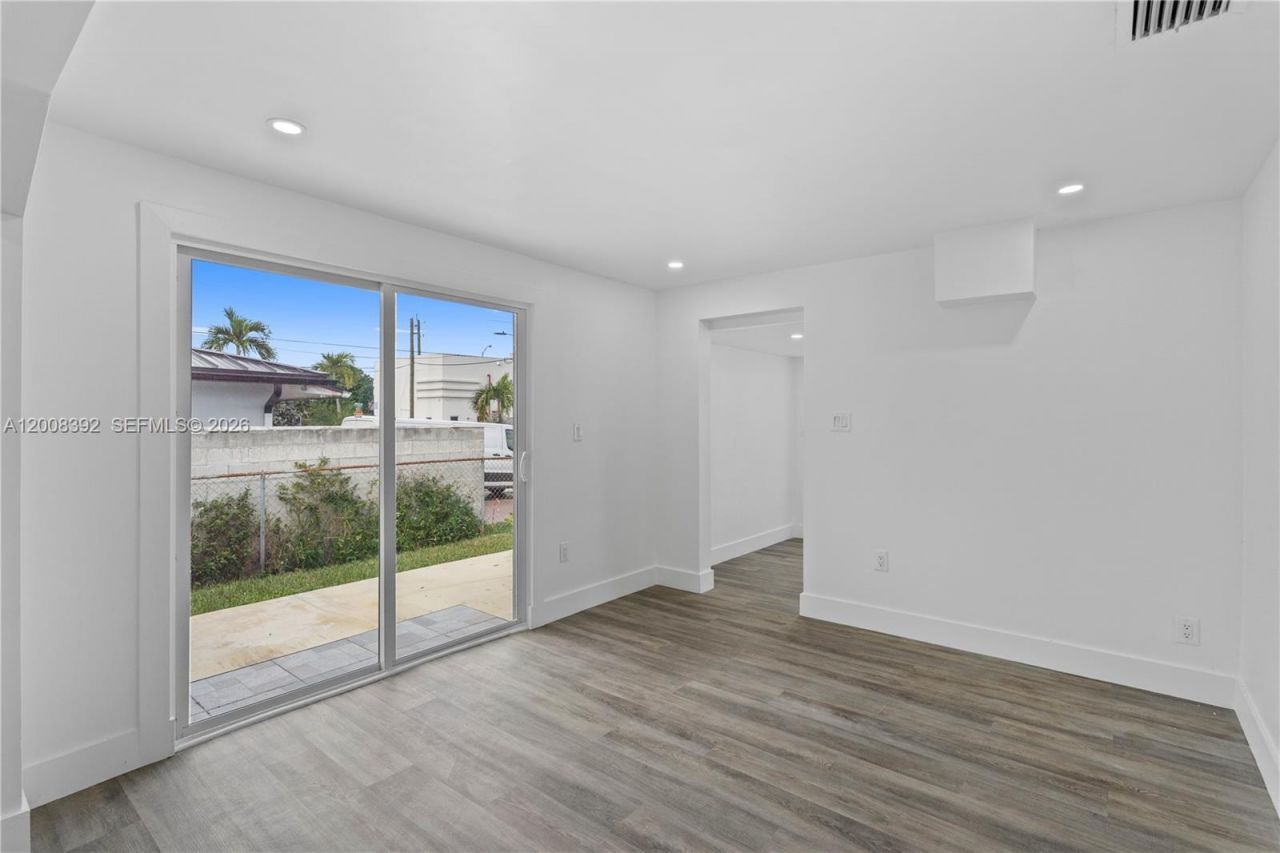 5658 SW 1st St , Miami, FL 33134 Photo