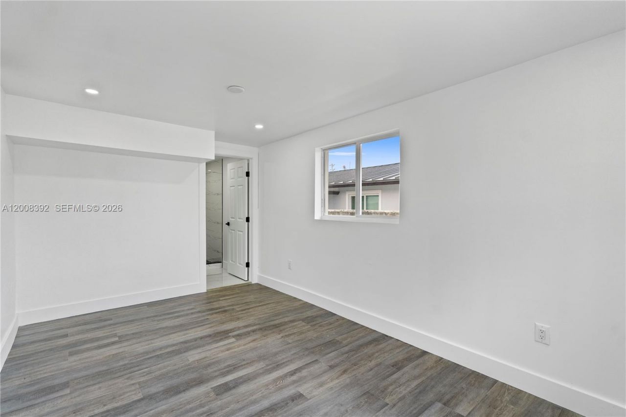 5658 SW 1st St , Miami, FL 33134 Photo