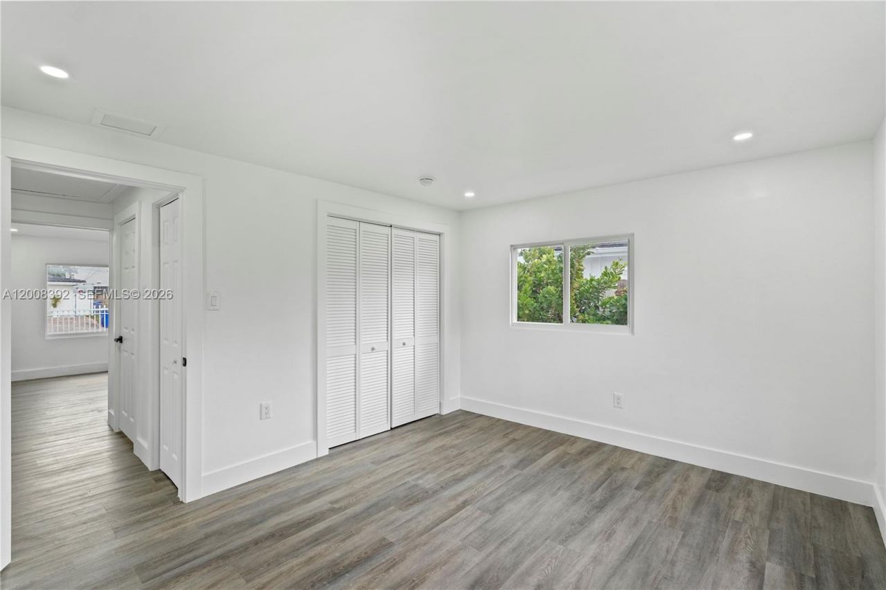 5658 SW 1st St , Miami, FL 33134 Photo