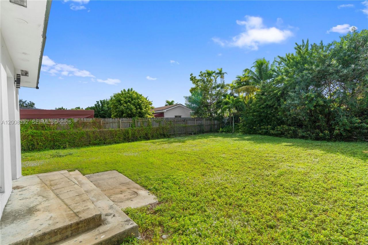 5658 SW 1st St , Miami, FL 33134 Photo