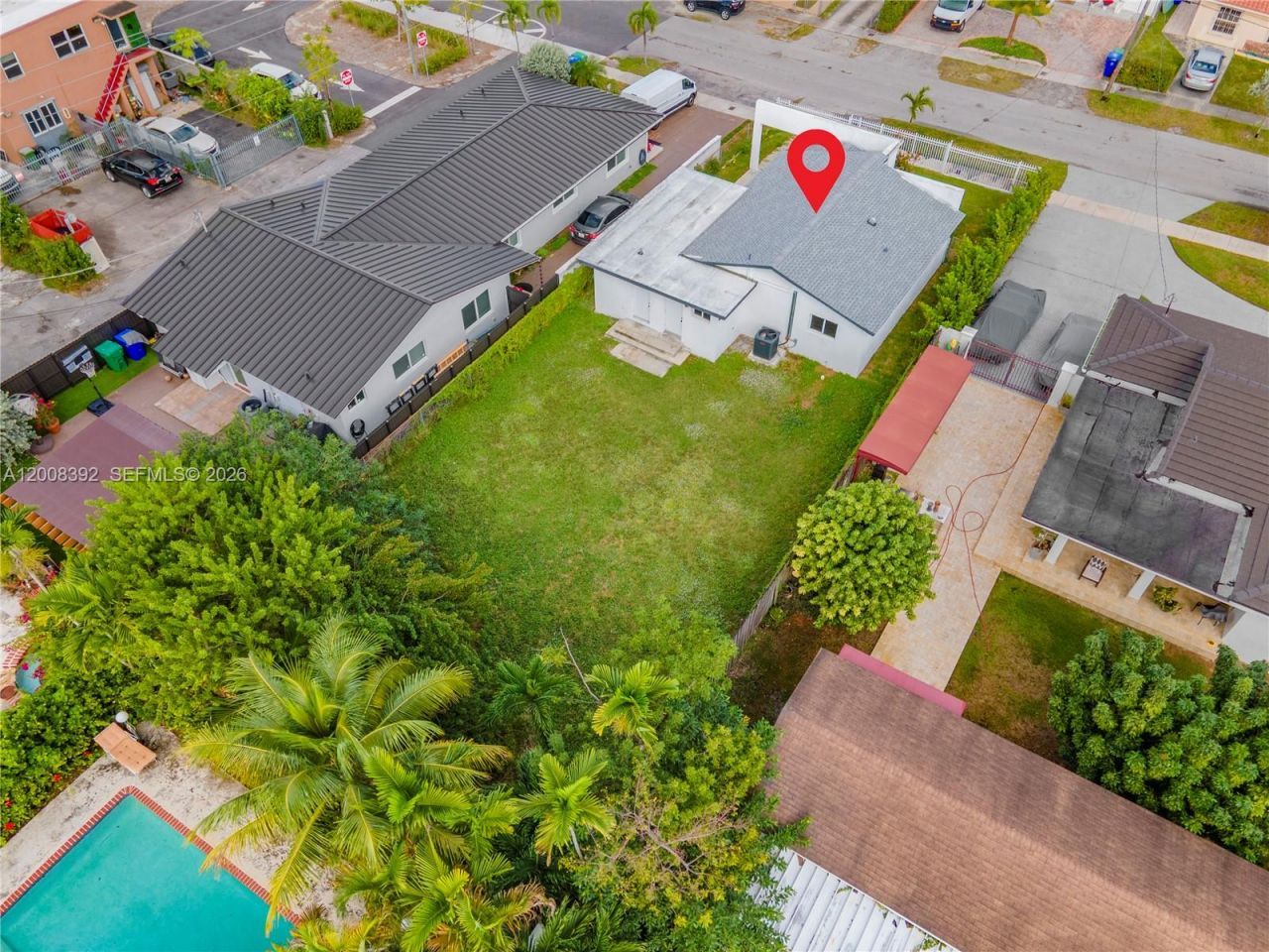 5658 SW 1st St , Miami, FL 33134 Photo