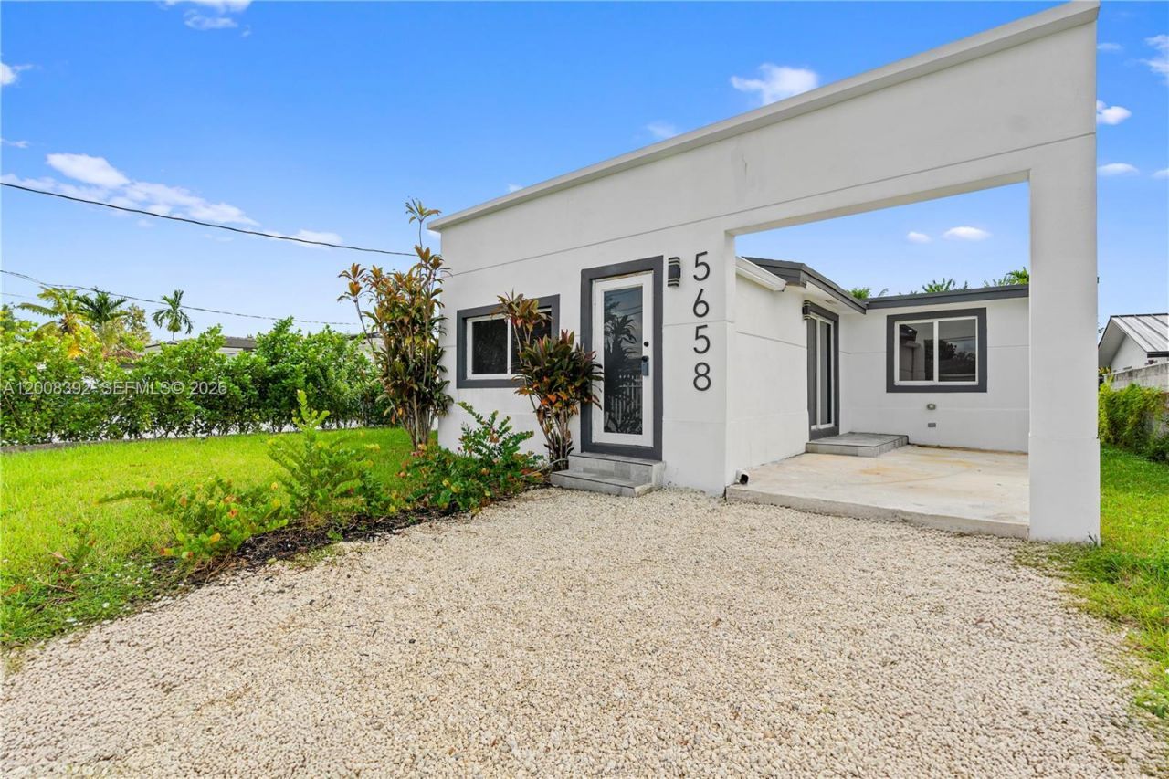 5658 SW 1st St , Miami, FL 33134 Photo