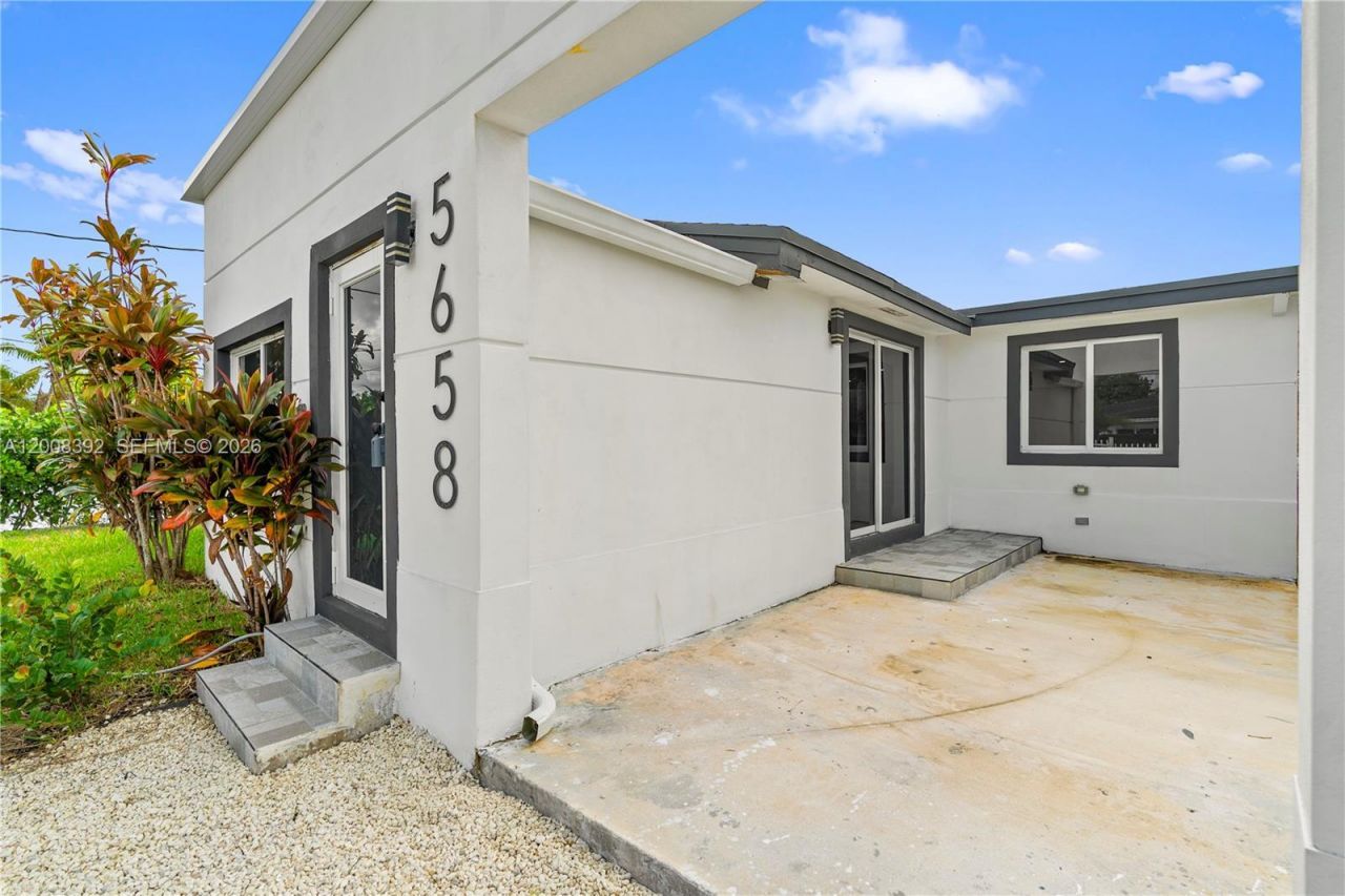 5658 SW 1st St , Miami, FL 33134 Photo