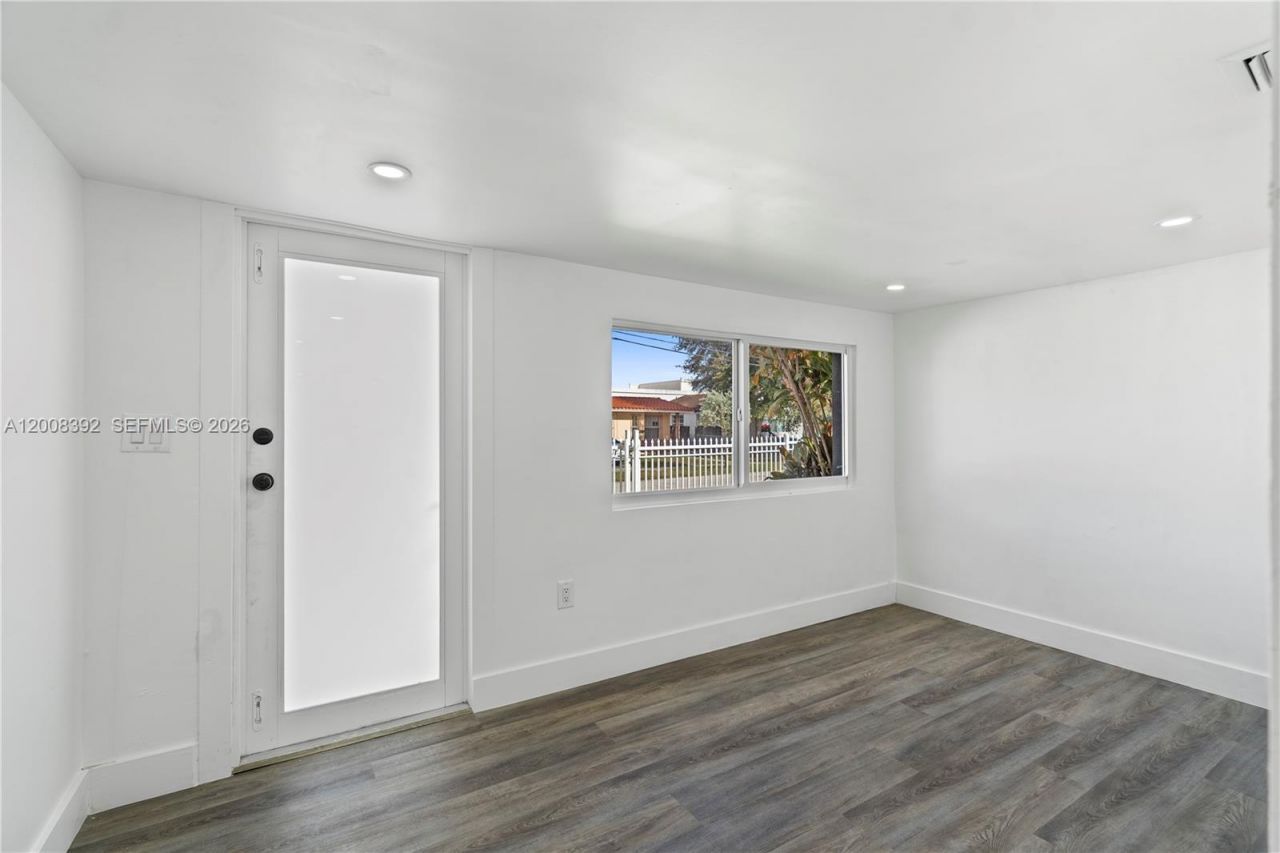 5658 SW 1st St , Miami, FL 33134 Photo