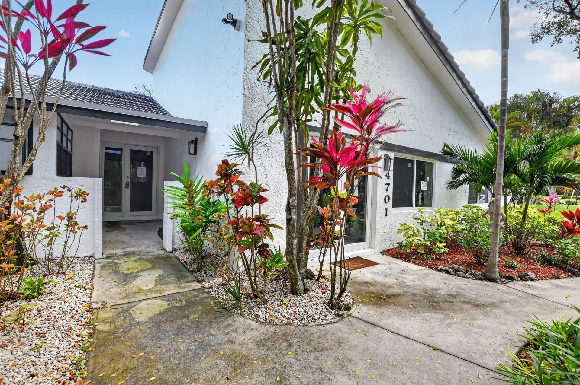 4701 NW 1st Place, Deerfield Beach, FL 33442 Photo