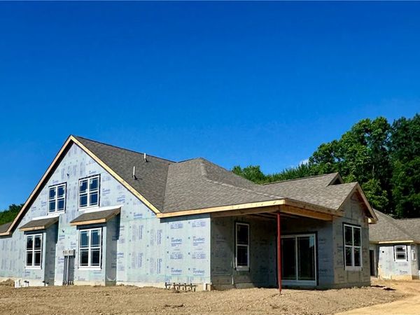 134 Independence Drive, Unit 105A, Cabot, PA 16023