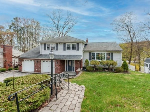 20 Stony Hill Ct, Butler, NJ 07405