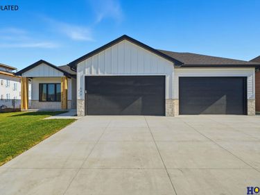 720 Regiment Road , Lincoln, NE 68527