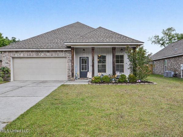 13232 W Jackson Lee Drive, Ocean Springs, MS 39564